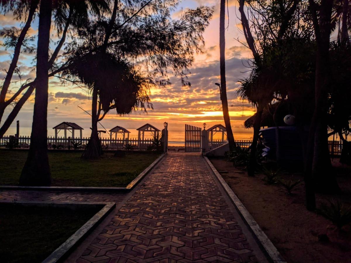 Blue Sand Beach Resort Trincomalee Exterior photo