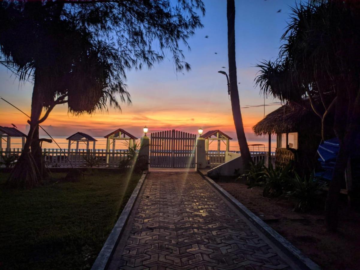 Blue Sand Beach Resort Trincomalee Exterior photo